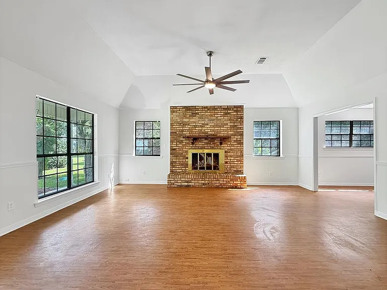 726 W Lakeshore Dr — Photo 6
