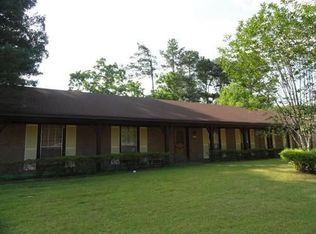 742 Woodlake Dr, Jackson, MS 39206