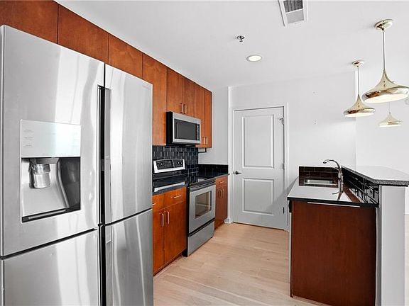4th image of 361 17th St #1022