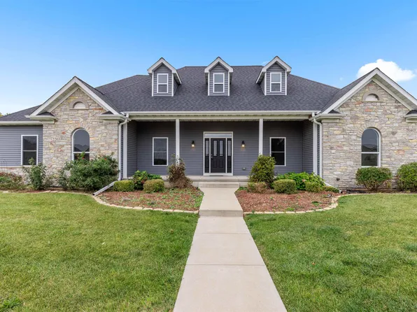 2203 Wickford Ln, Sycamore, IL 60178