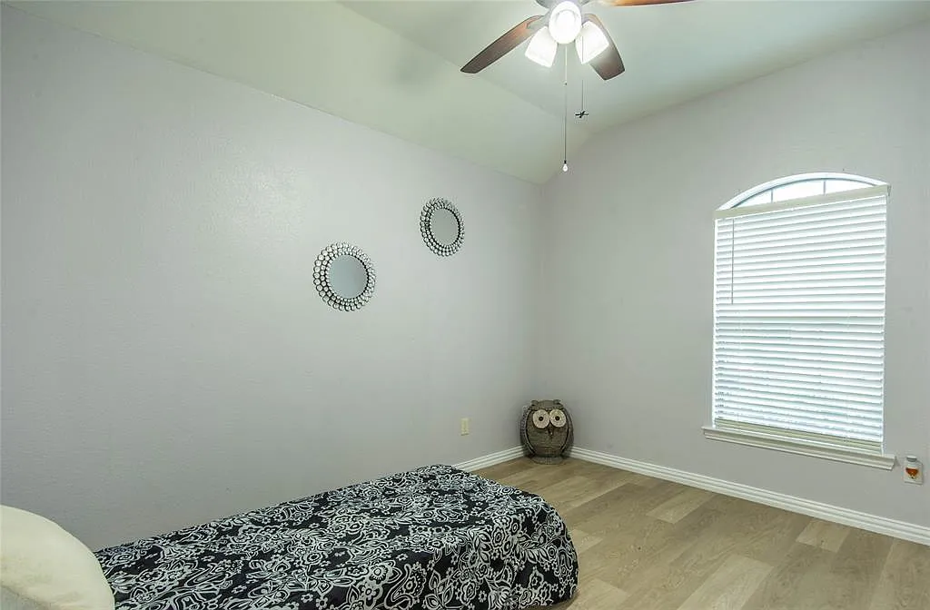 3 bed, 1968 sqft, $2,300 — Photo 4