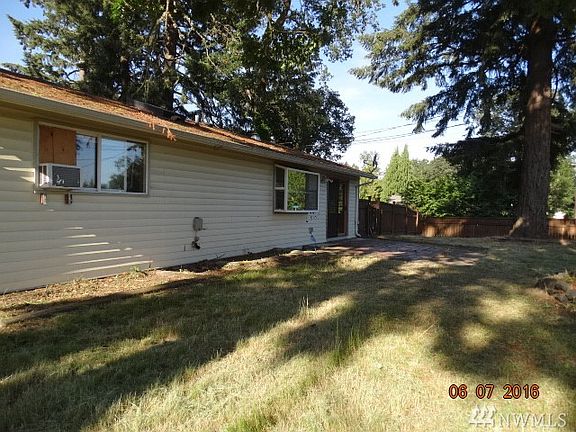 2nd image of 17301 Yakima Ave S