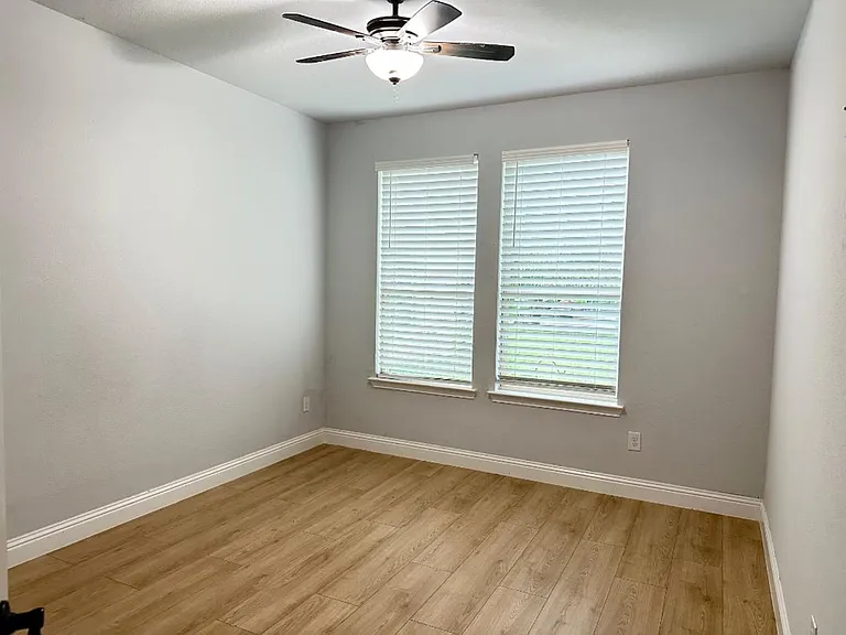 2117 Avenue B — Photo 17