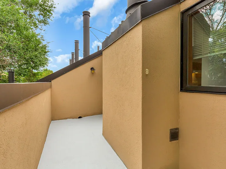 Canyon Crest Apartments — Photo 12