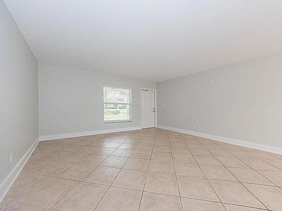 2nd image of 527 Royal Palm Blvd #G5