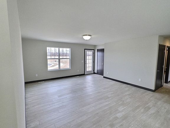 4th image of 2929 Blue Jay Ln