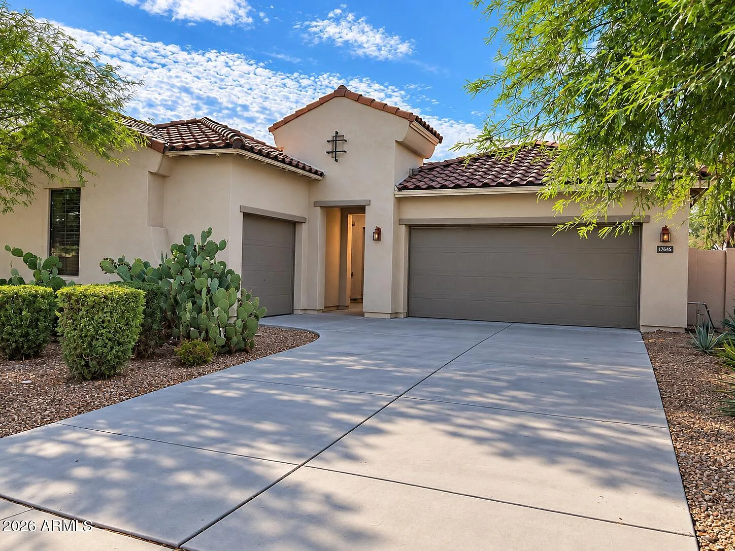 3 bed, 2.0 bath, 1844 sqft, $2,500 — Photo 1