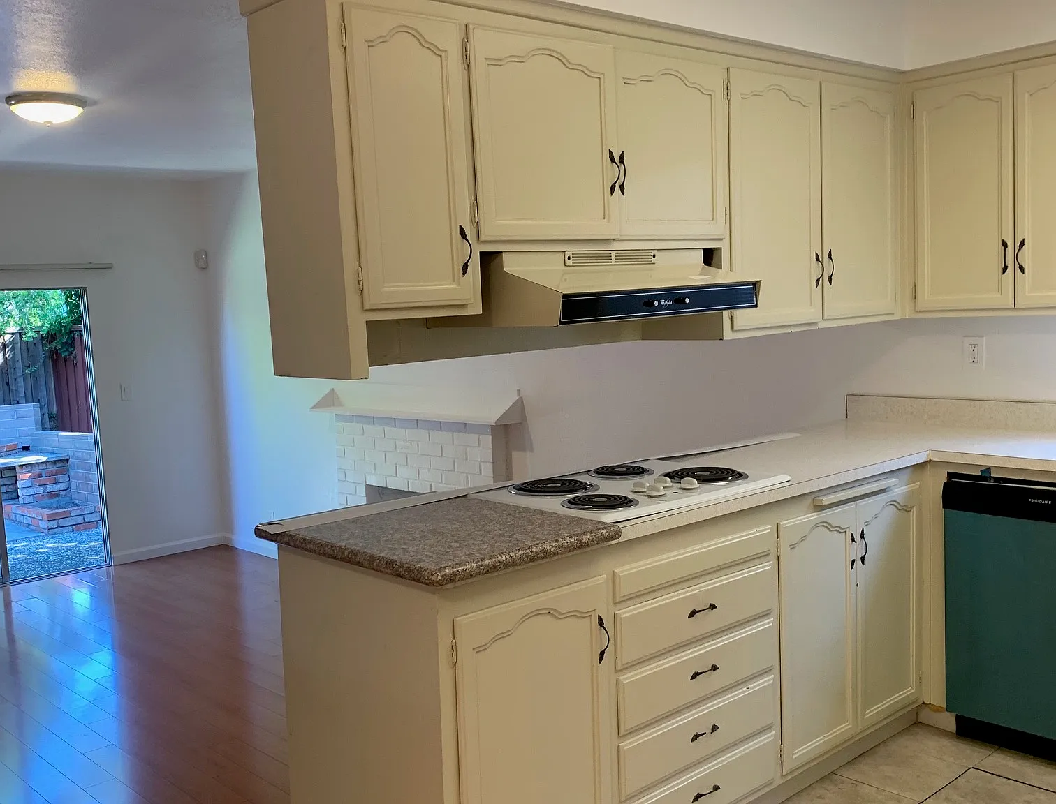 3 bed, 1695 sqft, $4,500 — Photo 3