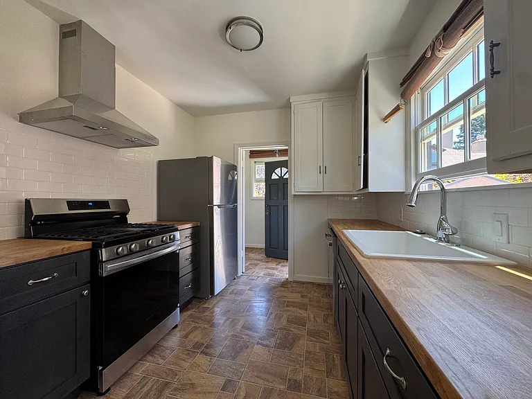 1131 Neilson St — Photo 10