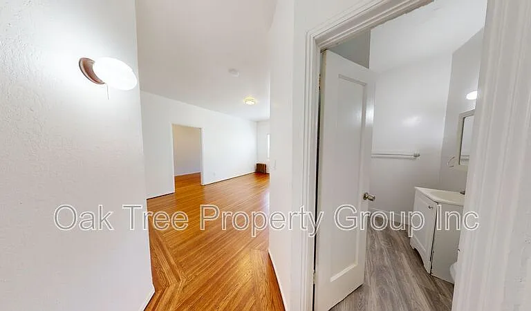 454 34th St #4 — Photo 3