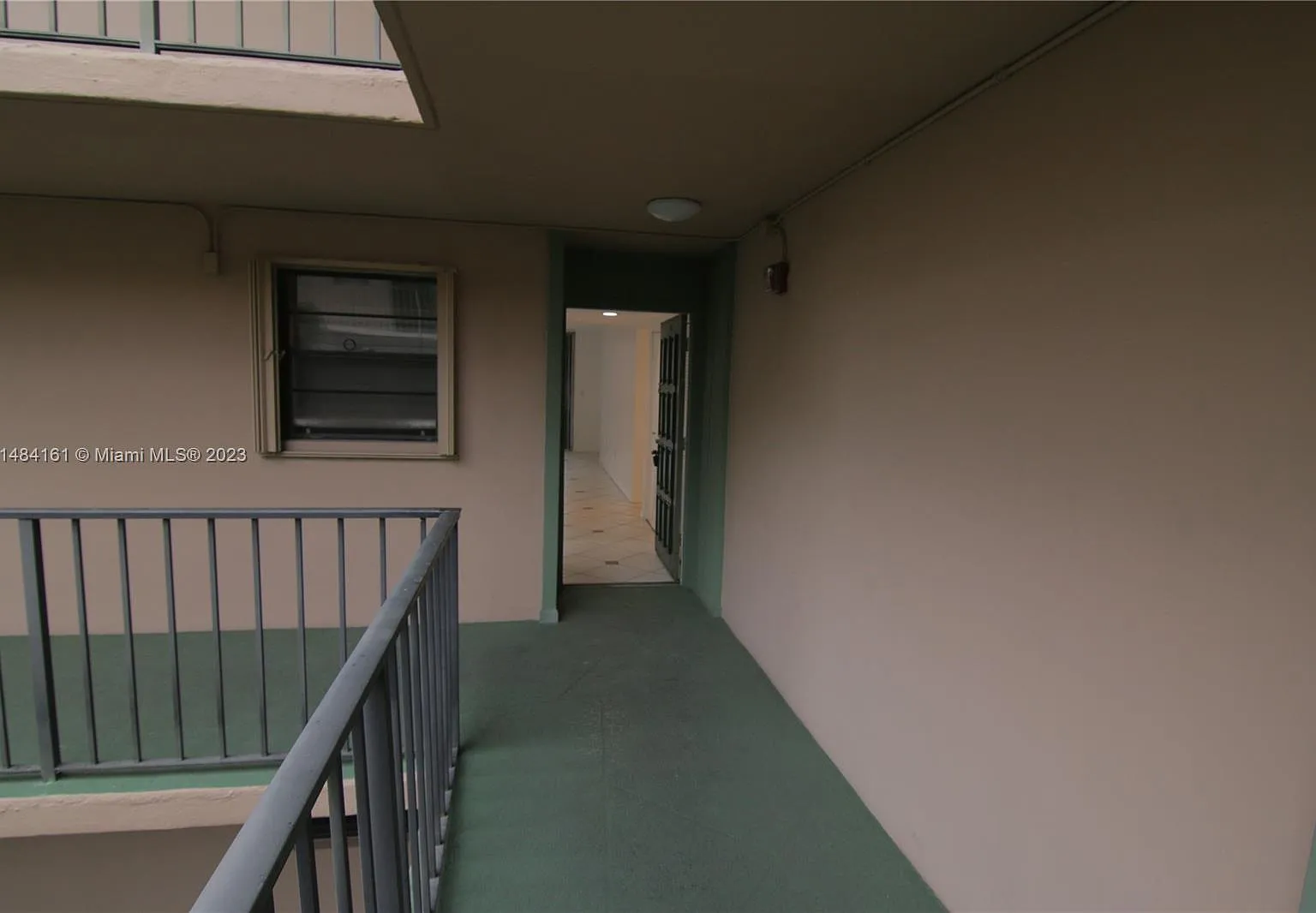 2 bed, 983 sqft, $2,000 — Photo 2
