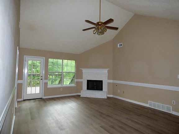 3rd image of 7385 Broken Hickory Dr