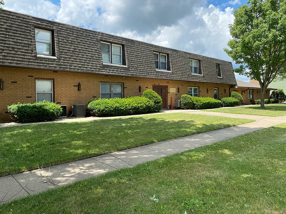 805 N Illini Ave #J