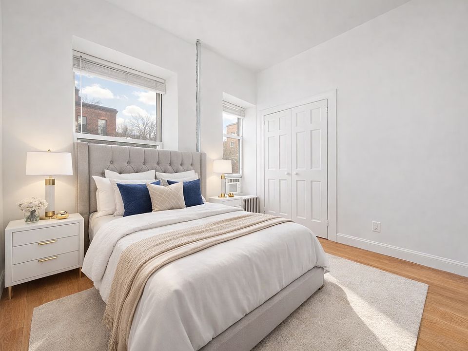 2nd image of 107 Christopher St APT 18