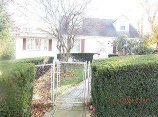 26 Hearthstone Rd, Yonkers, NY 10710