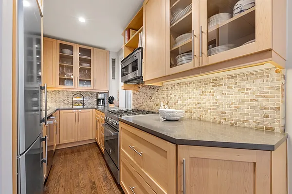 Sold by Compass | media 22