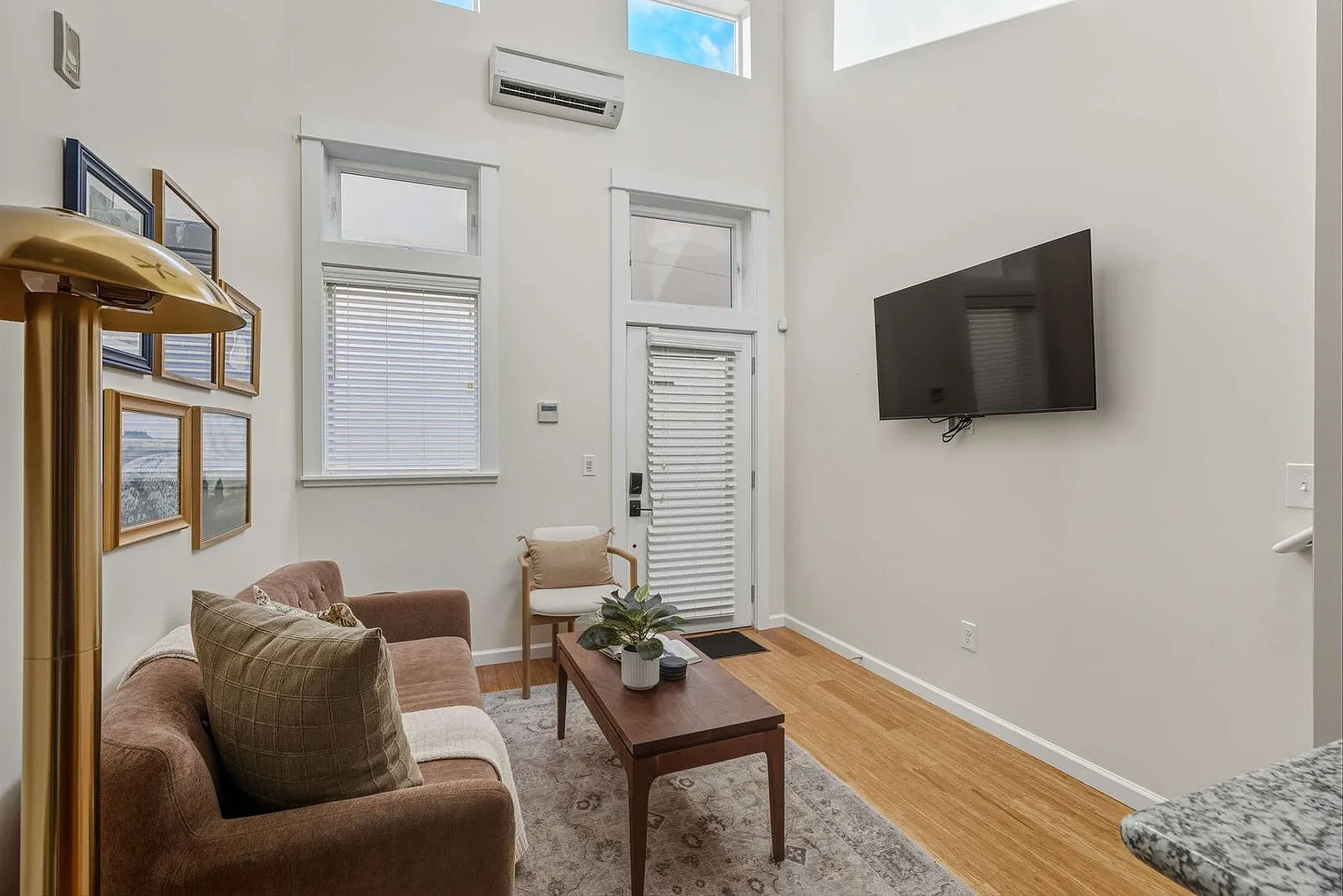 2 bed, 1.0 bath, 796 sqft, $3,739 — Photo 3