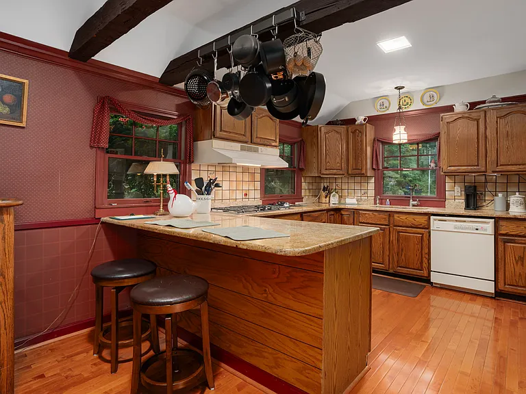 1515 South Rd — Photo 42