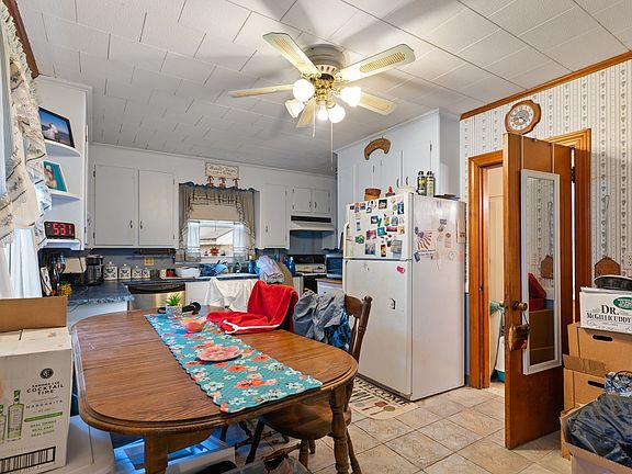 4th image of 2048 Somerset Ave