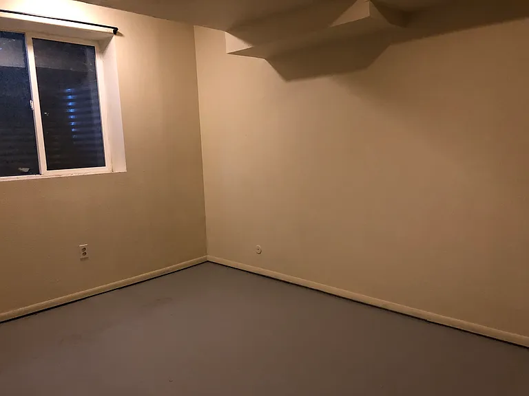418 NW Maryland Ct — Photo 5
