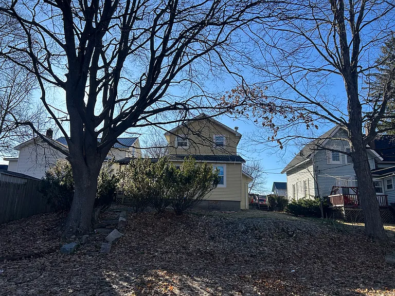 310 N Warren Ave — Photo 2