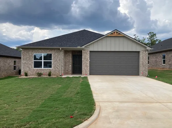 307 Claire Ln, Longview, TX 75605