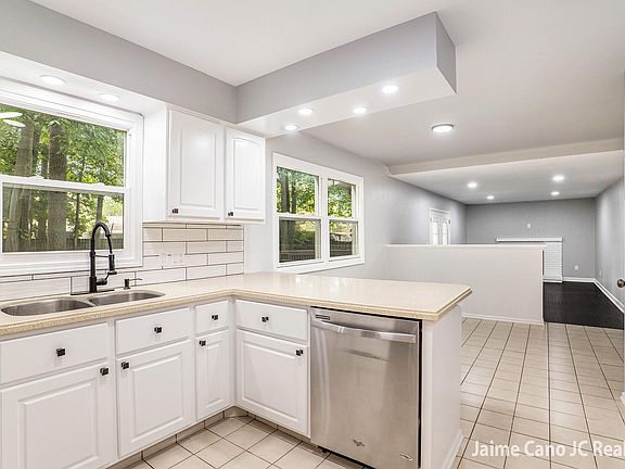 4th image of 2126 Innwood Dr SE