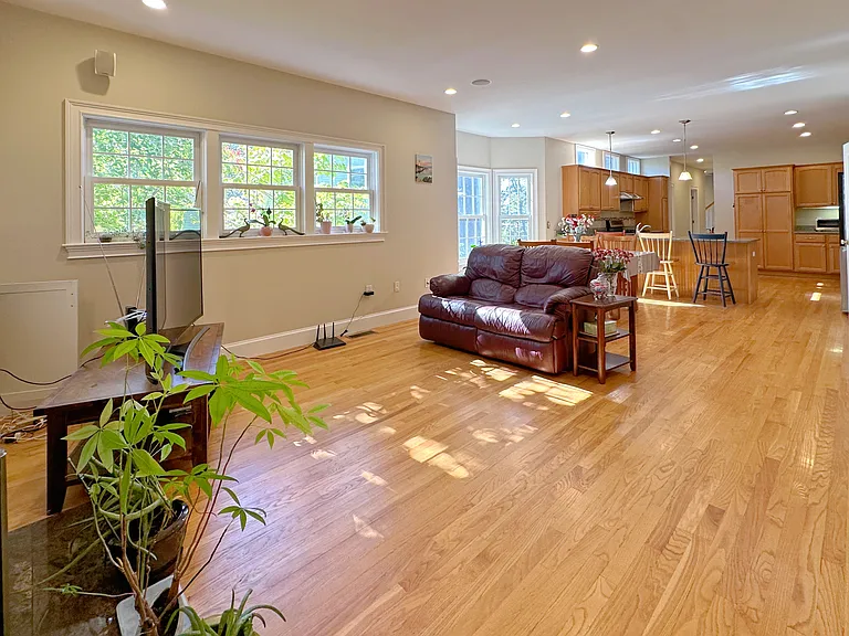 11 Oakland St — Photo 19