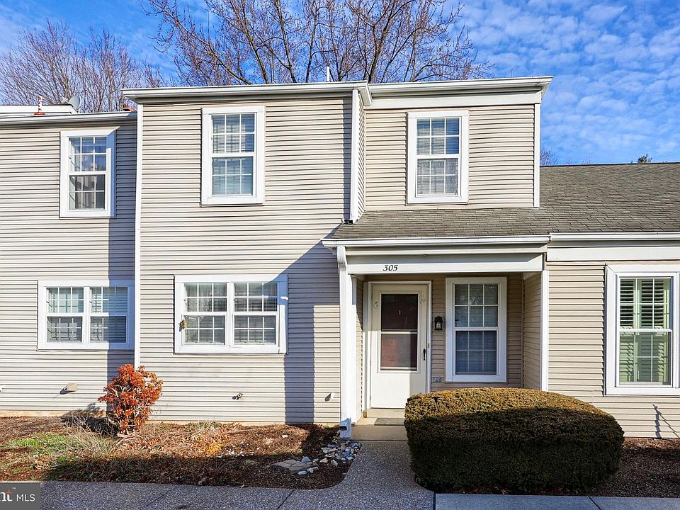 1st image of 305 Barrington Ct