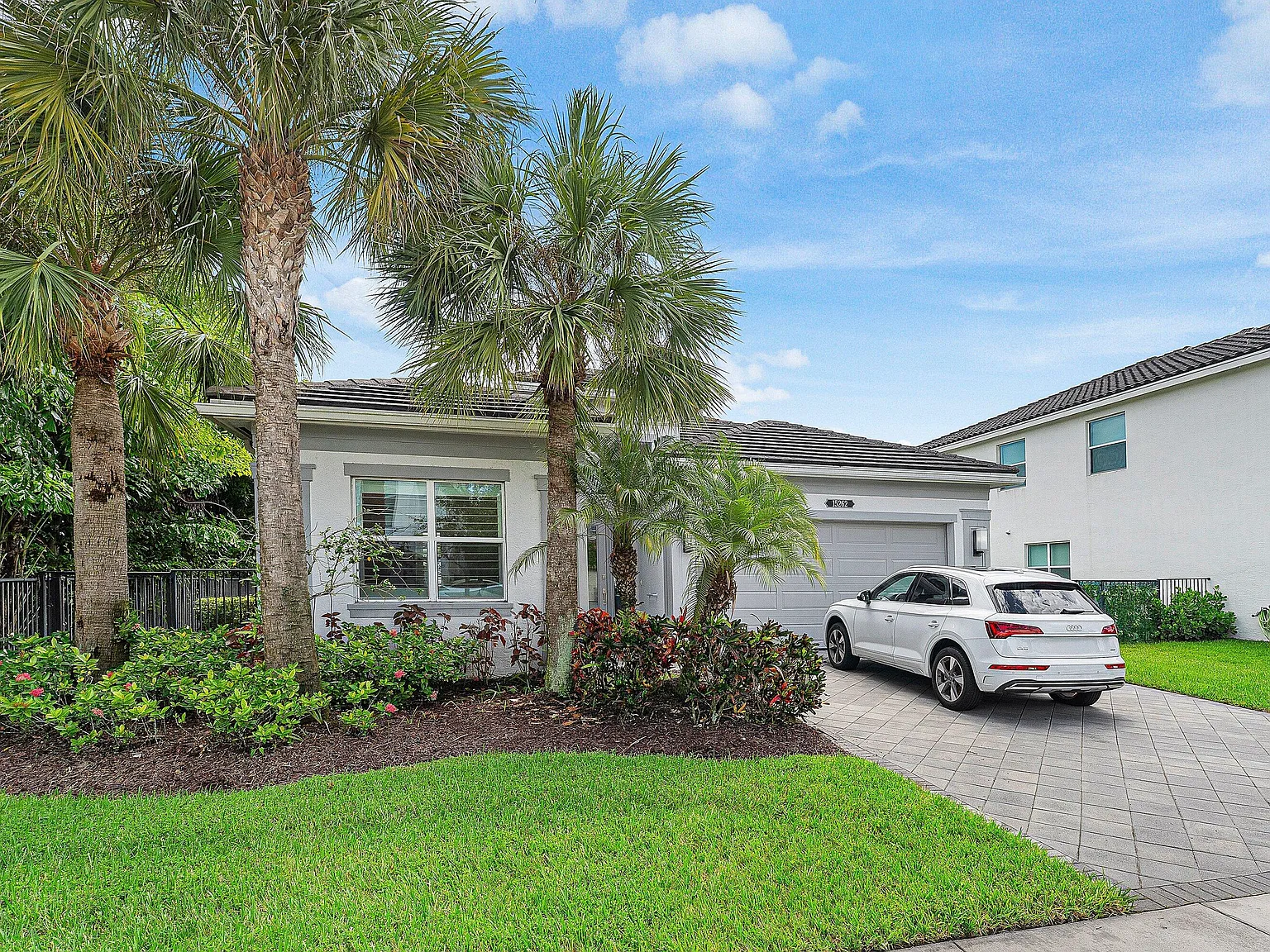 3 bed, 2.5 bath, 1976 sqft, $6,100 — Photo 3