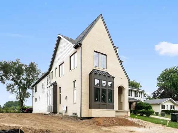 1123 N Twyckenham Dr, South Bend, IN 46617