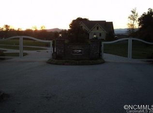 3 Skytop Farm Ln, Hendersonville, NC 28791