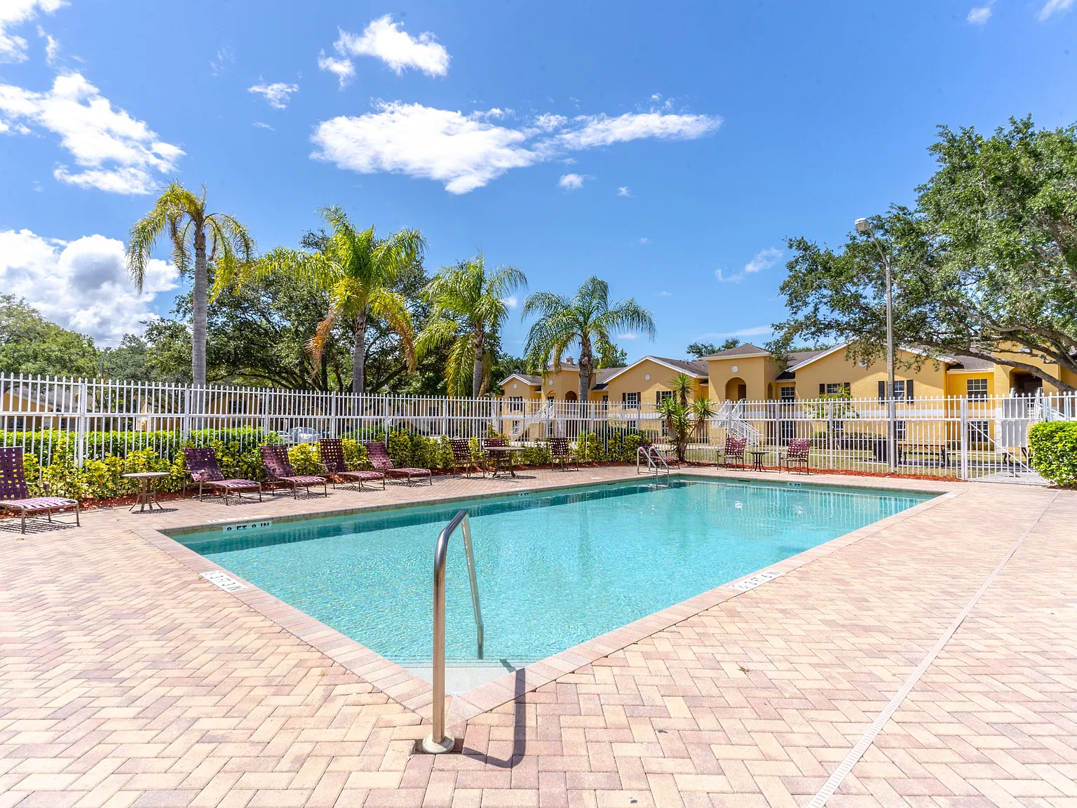 Live Oak Villas — Photo 2