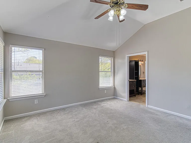 310 W Taylors Xing — Photo 35