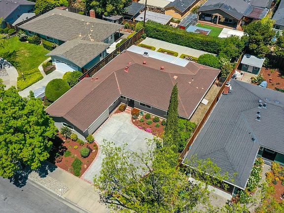 3rd image of 16 Shaw Ct
