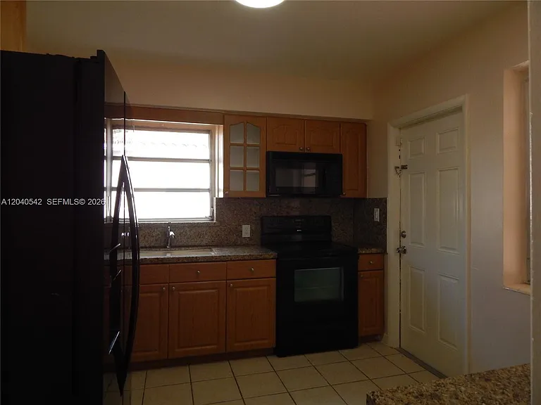 1841 SW 37th Ave — Photo 8