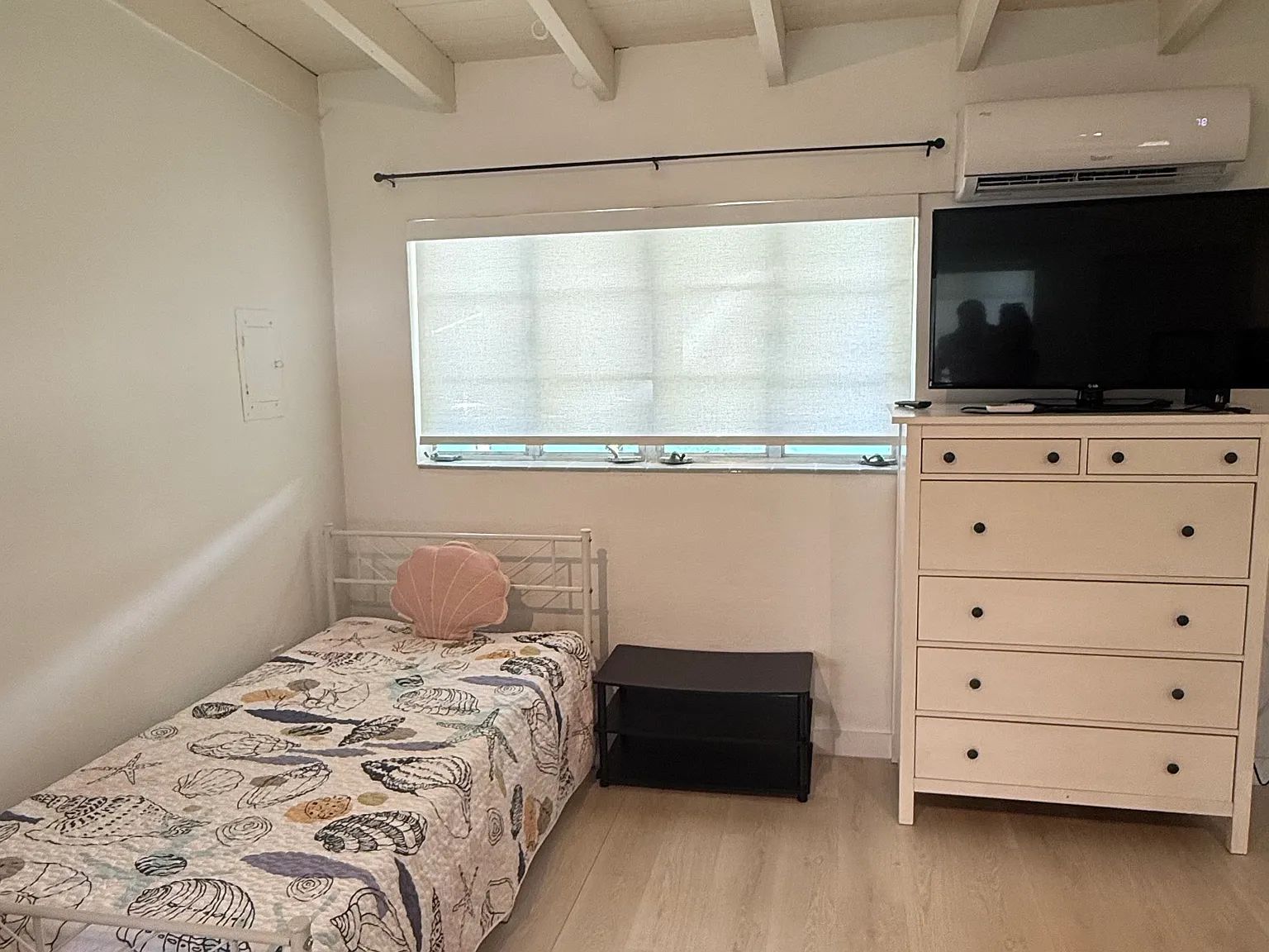 Studio, 700 sqft, $1,600 — Photo 4