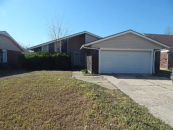 656 Camelot, Moore, OK 73160