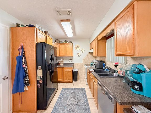 5th image of 2102 Cypress Ave