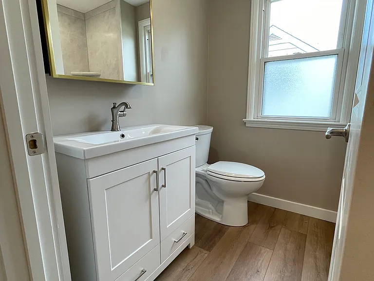 239 E Crestwood St #4 — Photo 7