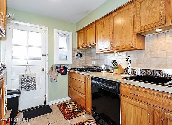 4th image of 4747 Grove St #2E