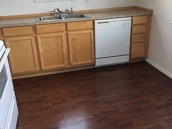 3rd image of 224 1st St SE