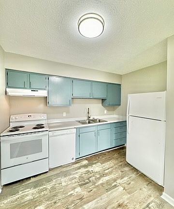 5th image of 2024-2026 Hickory Hill Dr #2024