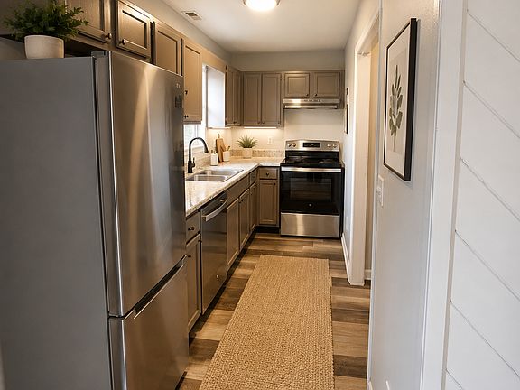 4th image of 1802 Hamill Rd #9