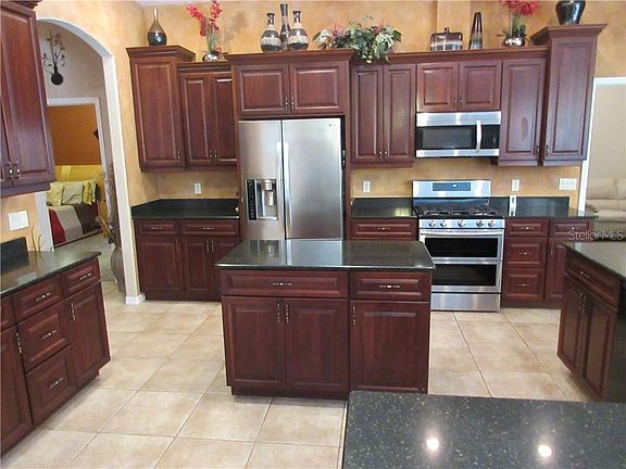 4th image of 1216 Carriage Park Dr