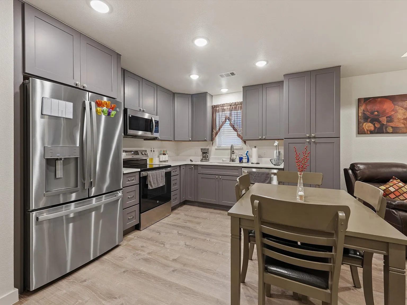 3 bed, 1262 sqft, $2,500 — Photo 3