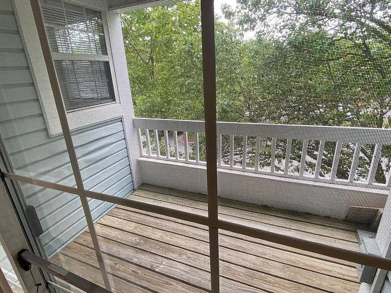 8601 Falls Run Rd #I — Photo 11