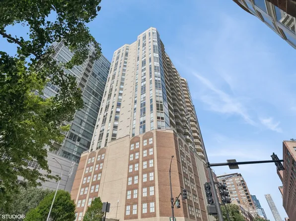 645 N Kingsbury St APT 2002, Chicago, IL 60654