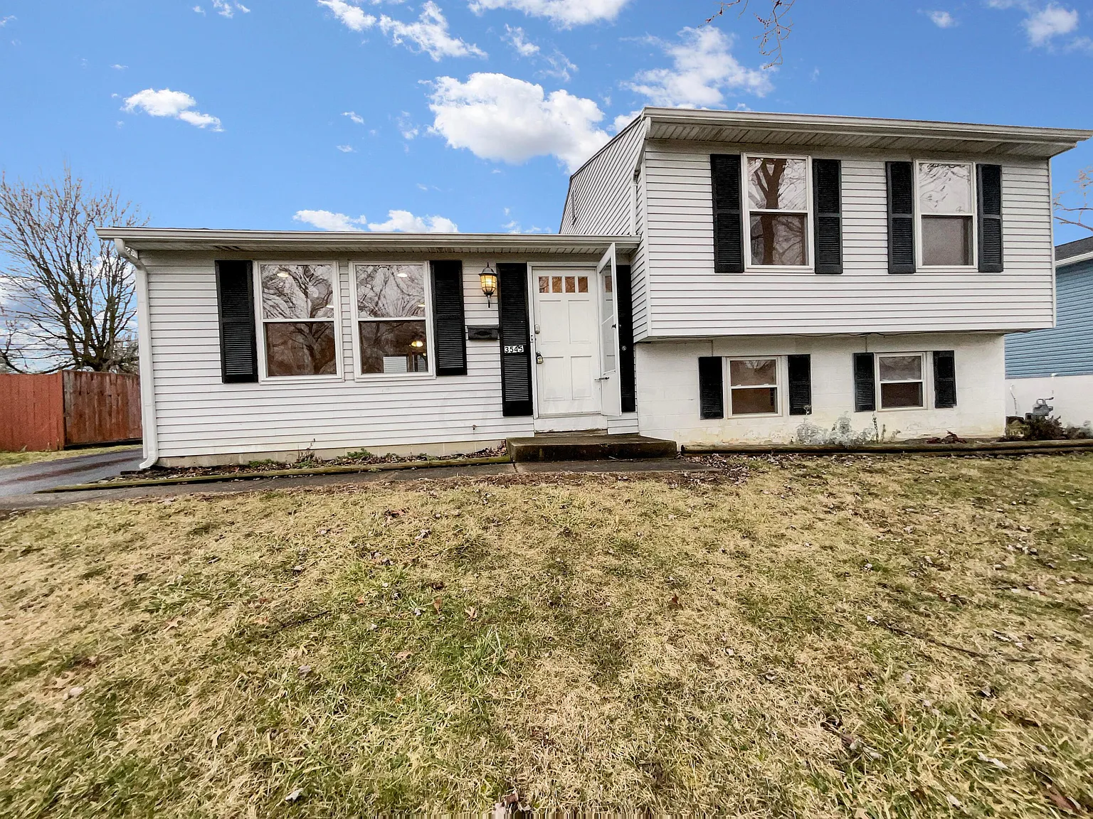 3545 Manila Dr photo 1
