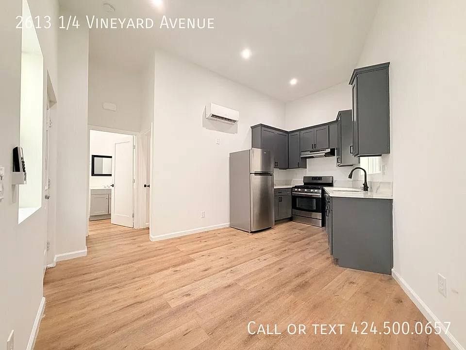 2613 1/4 Vineyard Ave